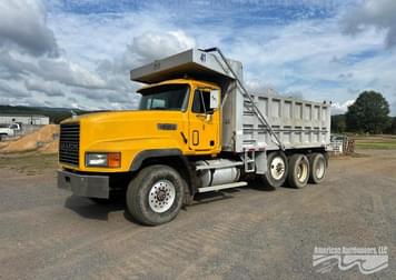 Main image Mack CL713